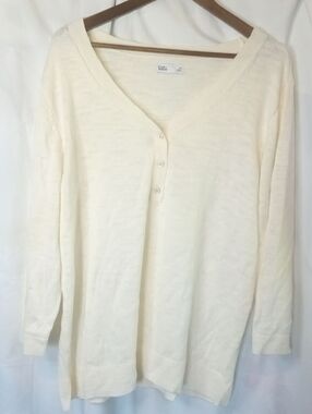 croft & barrow Daisy Dew Cream V‑Neck Henley Lightweight Long Sleeve Shirt Plus